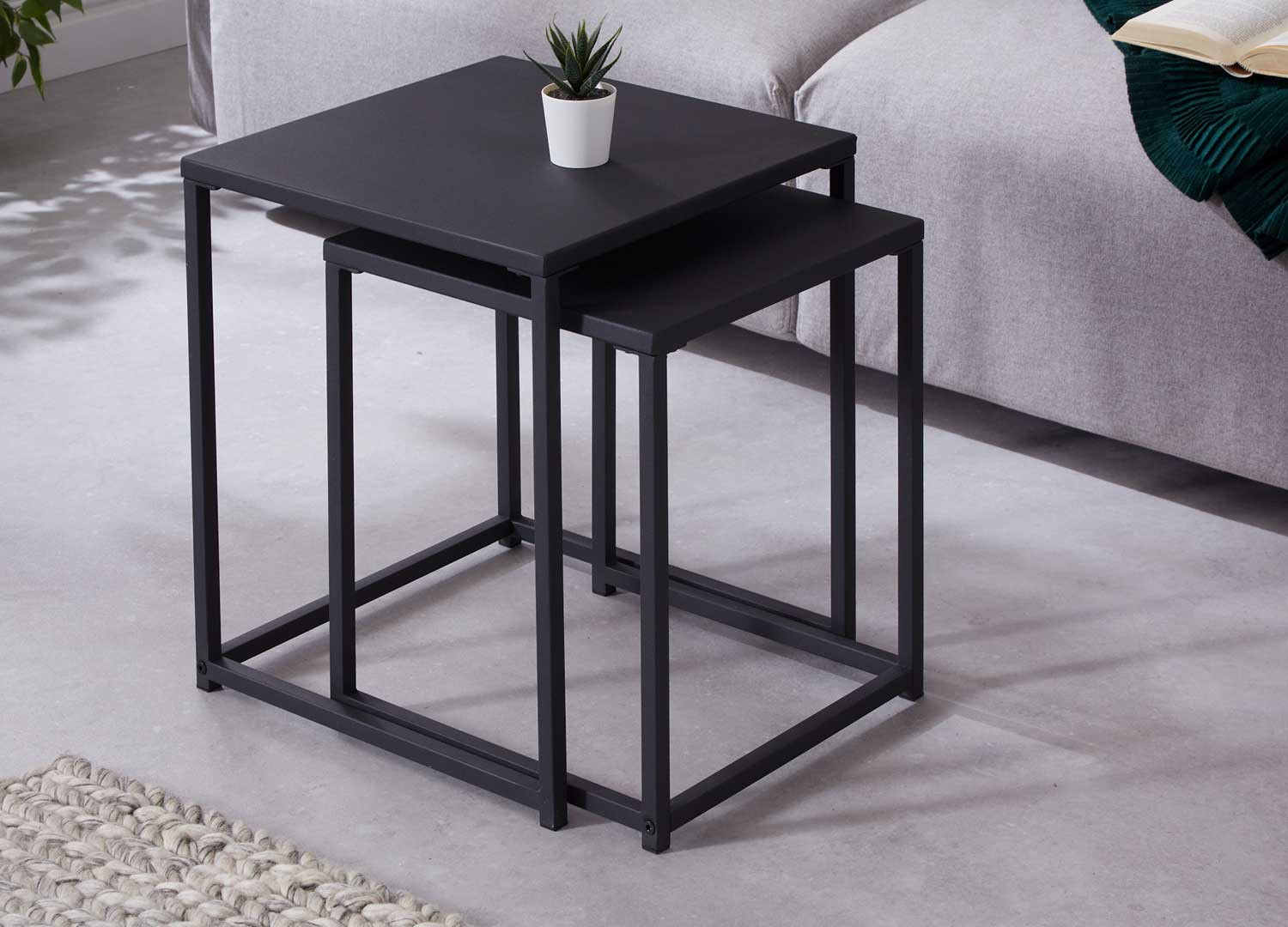 Lot de 2 tables d'appoint en métal noir