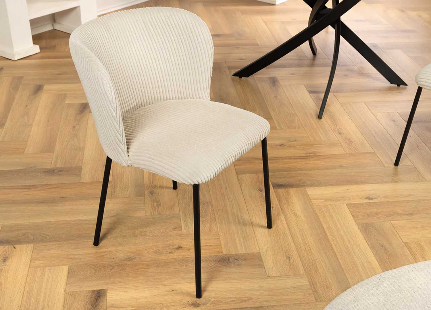Lot de 4 chaises beige tissu côtelé et métal noir Palmer