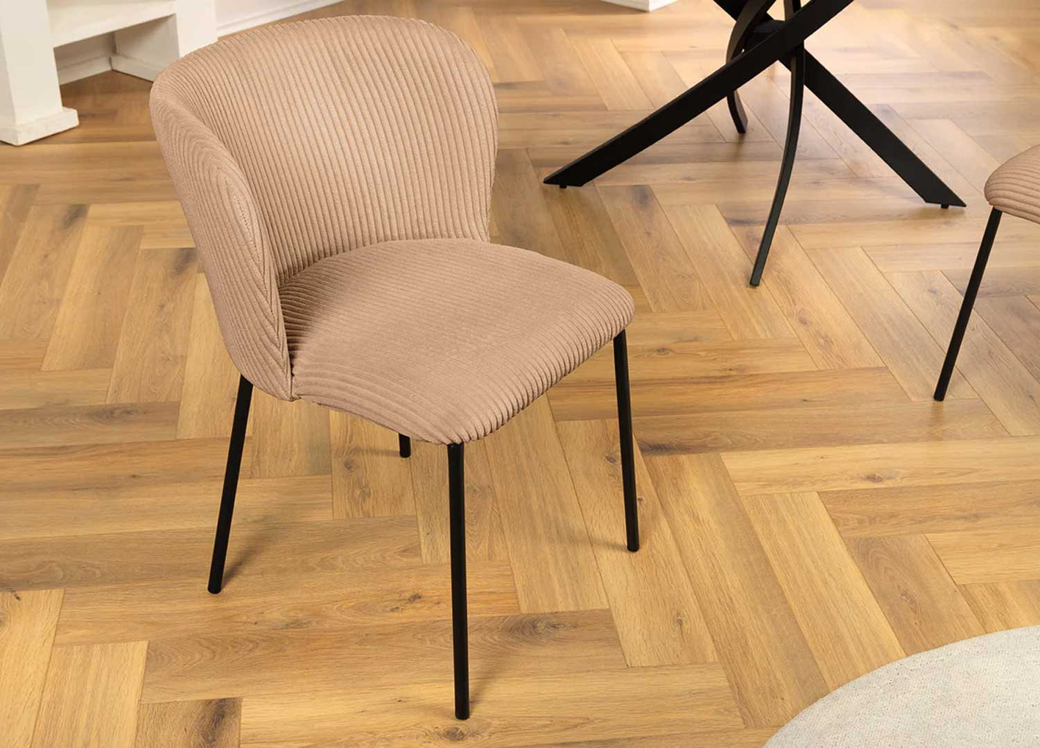 Lot de 4 chaises rose tissu côtelé et métal noir Palmer