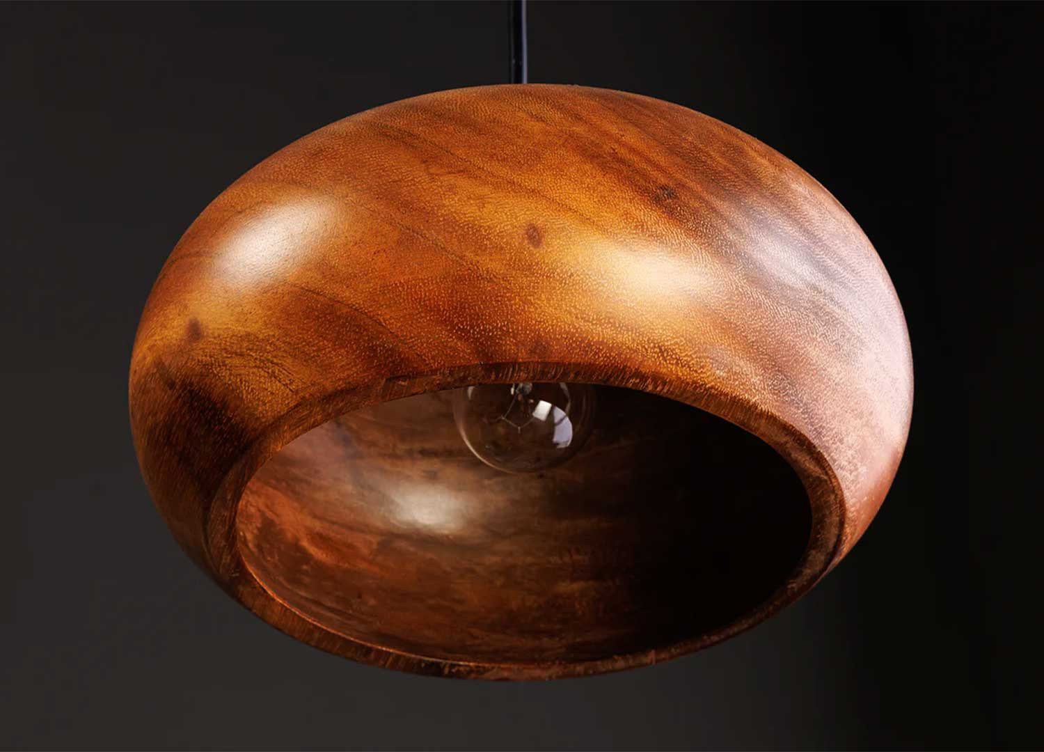 Luminaire suspendu en bois massif Soluna