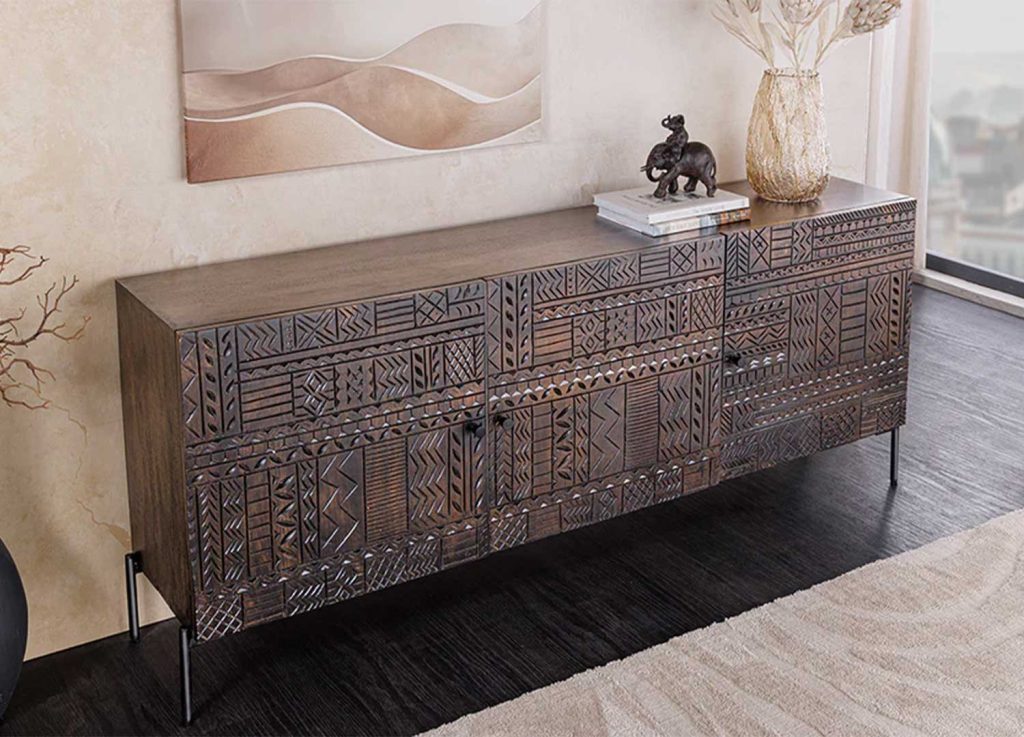 Meuble buffet 3 portes en manguier marron foncé sculpté Tribal