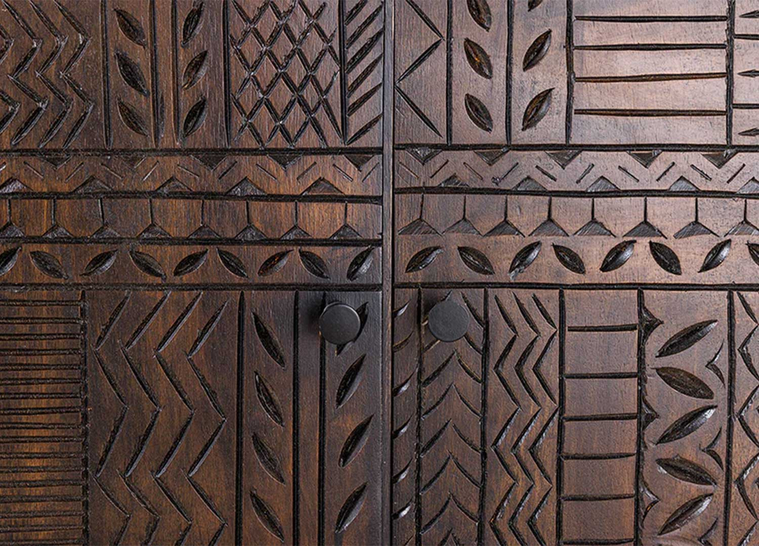 Meuble buffet 3 portes en manguier marron foncé sculpté Tribal