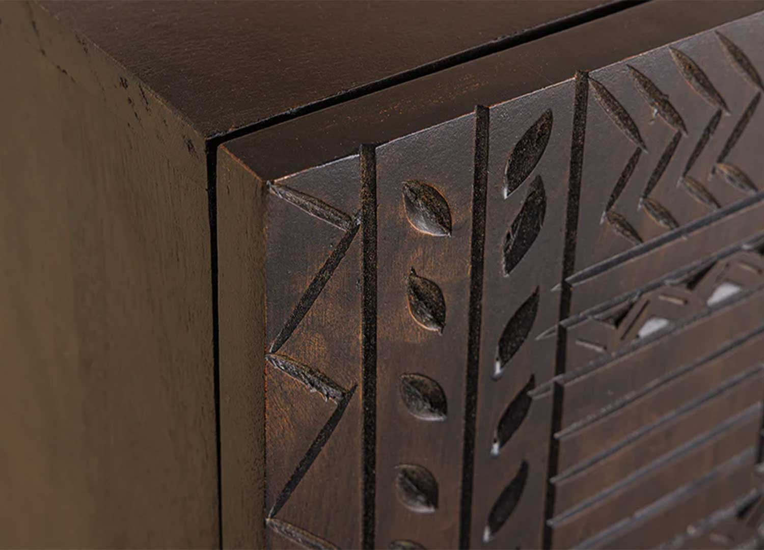Meuble buffet 3 portes en manguier marron foncé sculpté Tribal