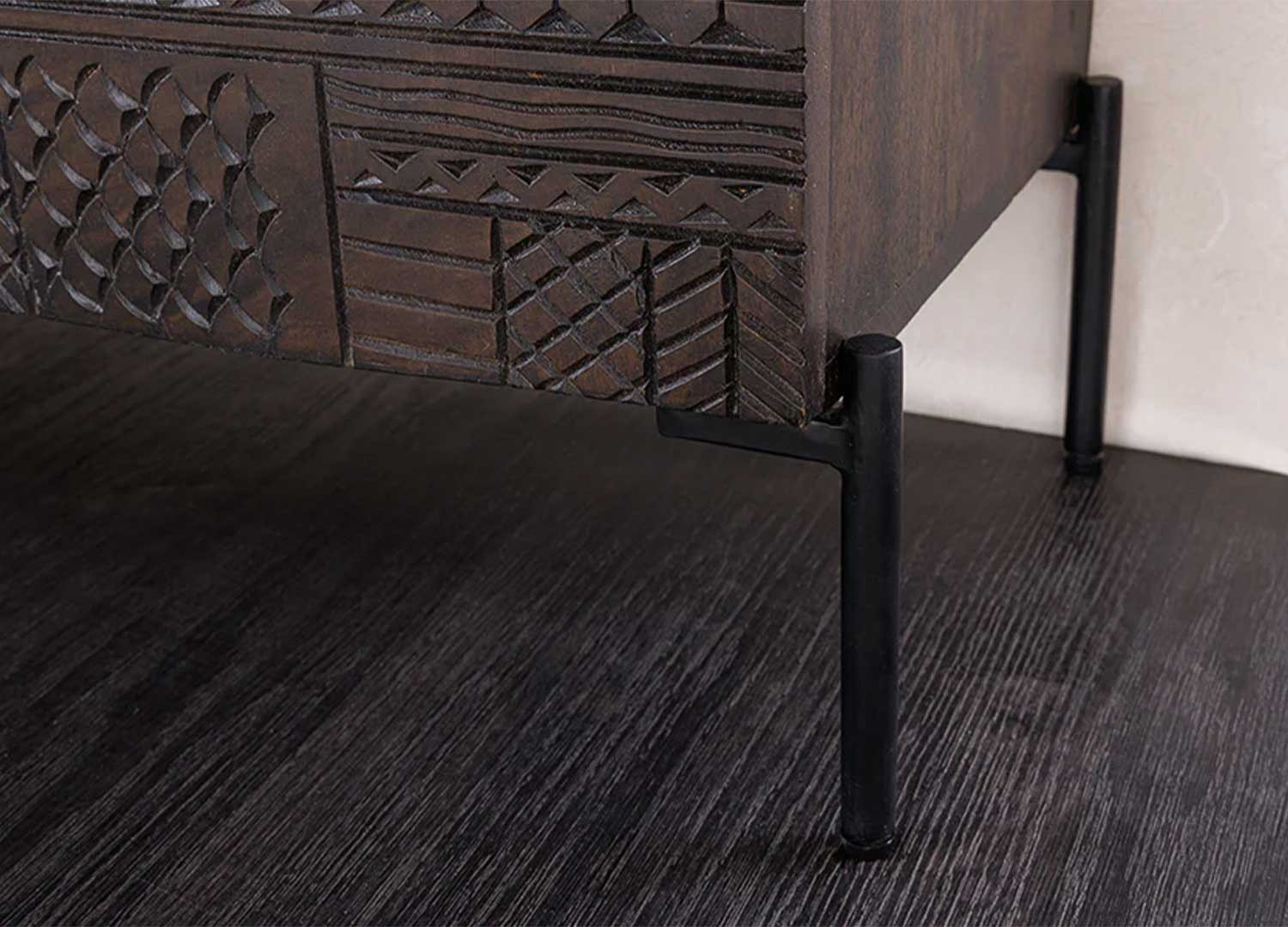 Meuble buffet 3 portes en manguier marron foncé sculpté Tribal