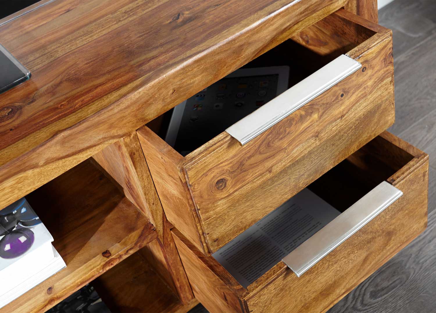 Meuble TV avec rangements bois massif sesham 135 cm