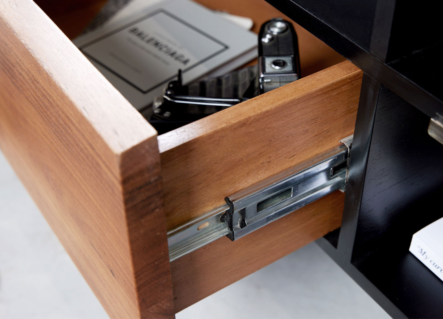 Meuble TV design 2 portes, 1 tiroir et 3 compartiments