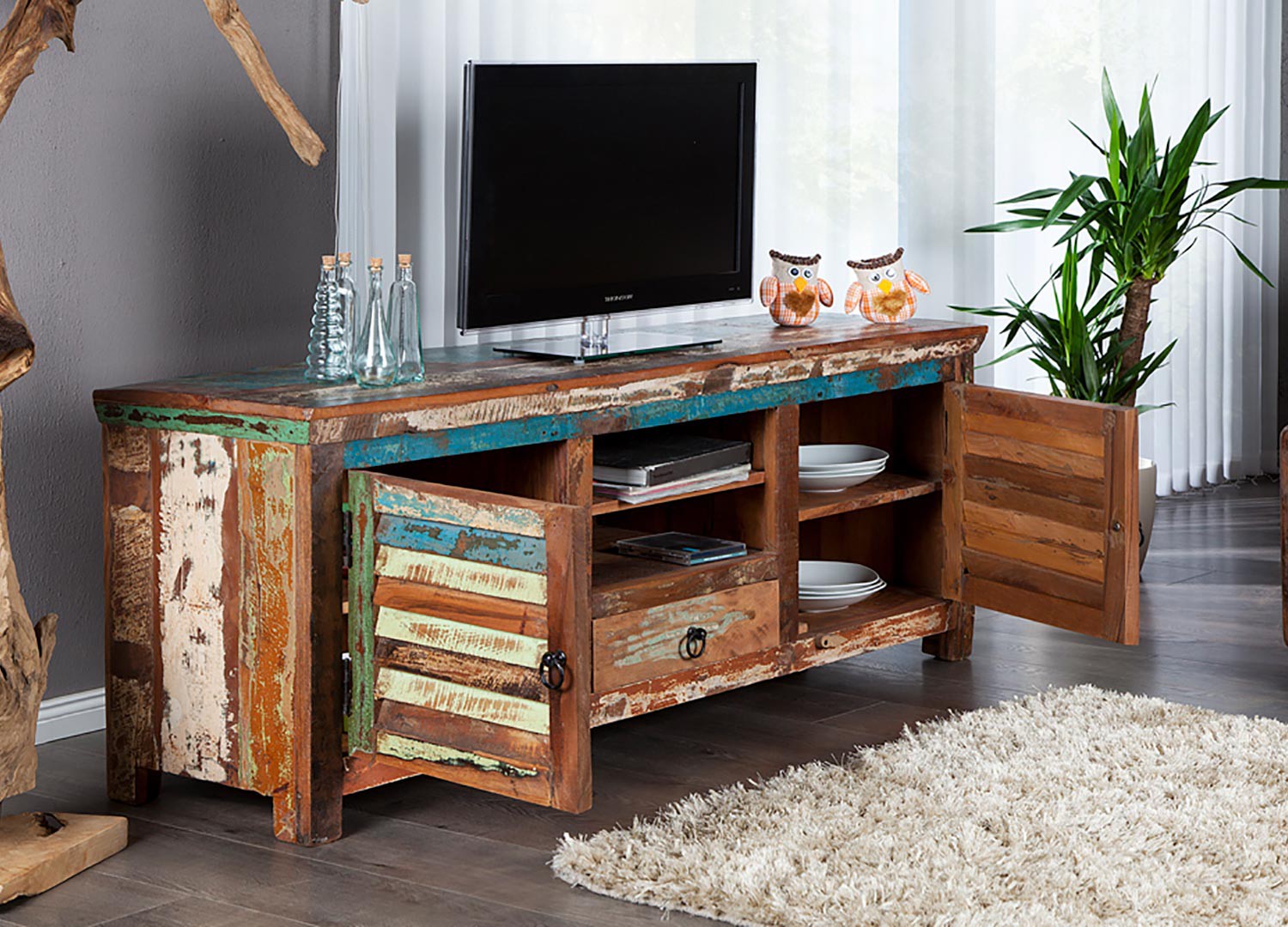 Meuble tv en bois massif recyclé coloré