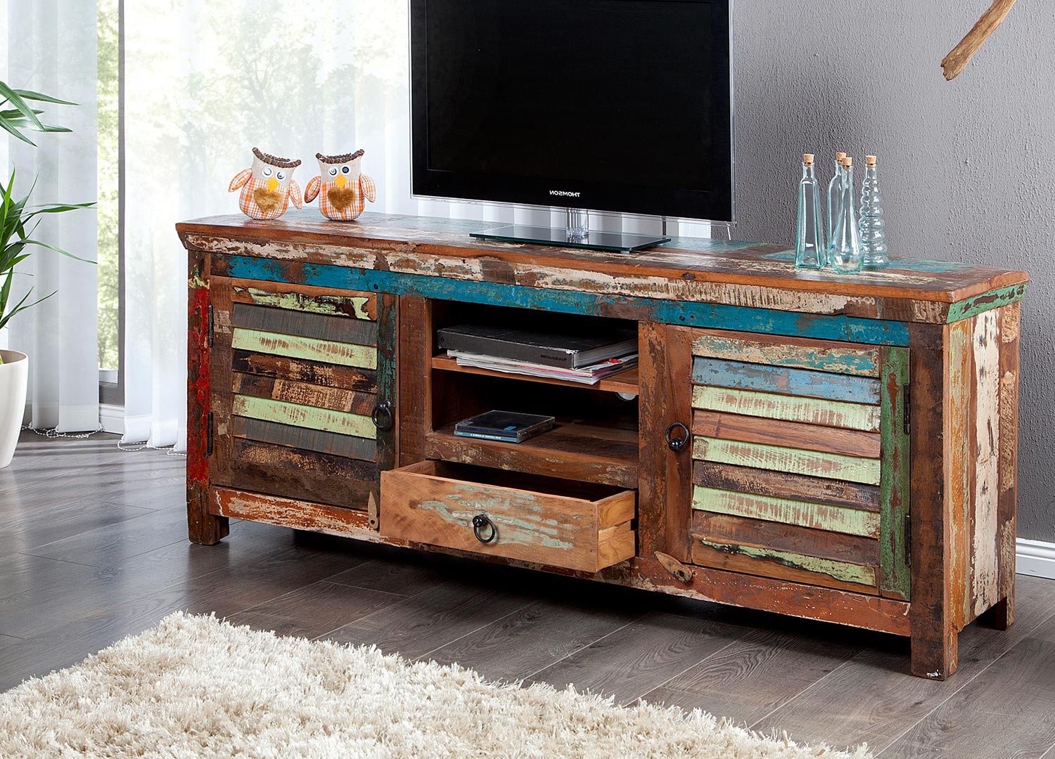 Meuble tv en bois massif recyclé coloré