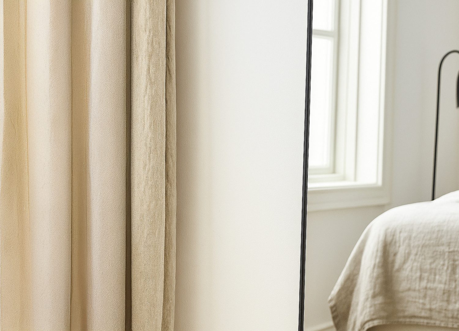 Miroir Dalton transparent intégré dans une décoration intérieure
