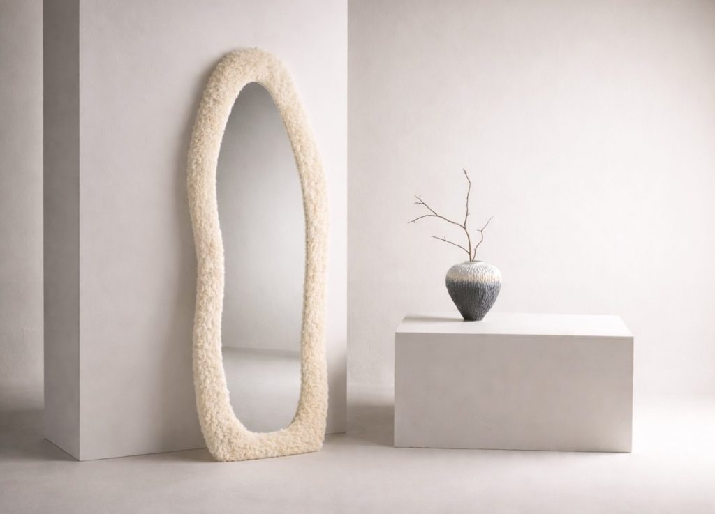 Miroir Mirza beige vu sous un autre angle