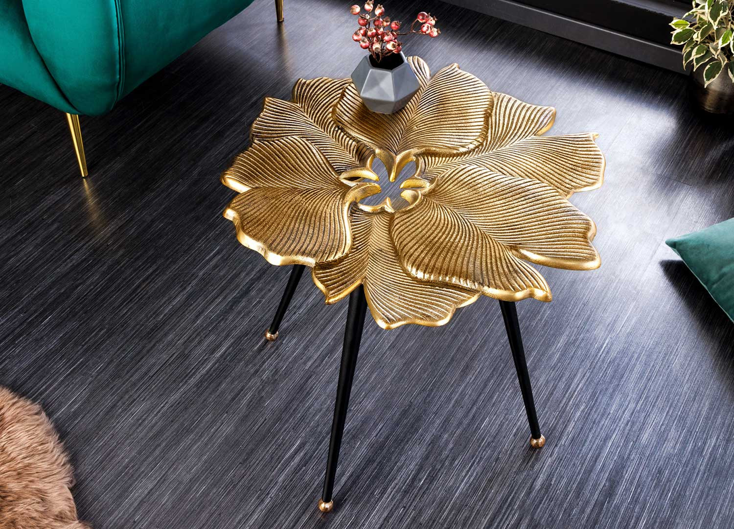 Petite table basse feuille de ginkgo métal doré et pieds noir