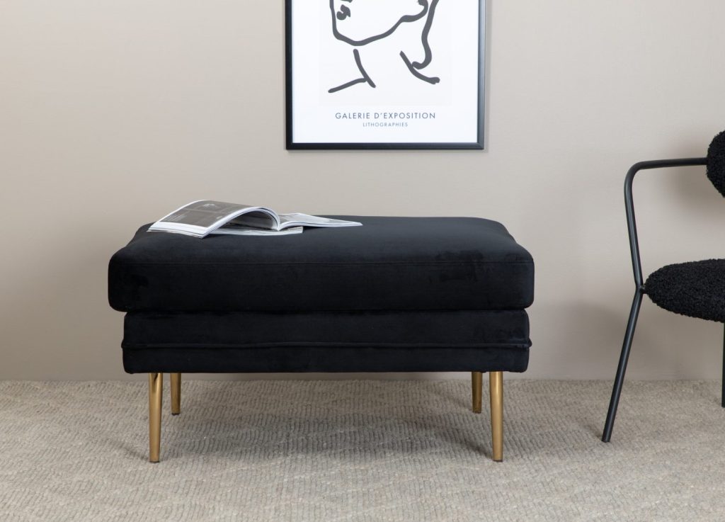 Pouf Boom velours en polyester noir 90 cm mis en scène dans un intérieur
