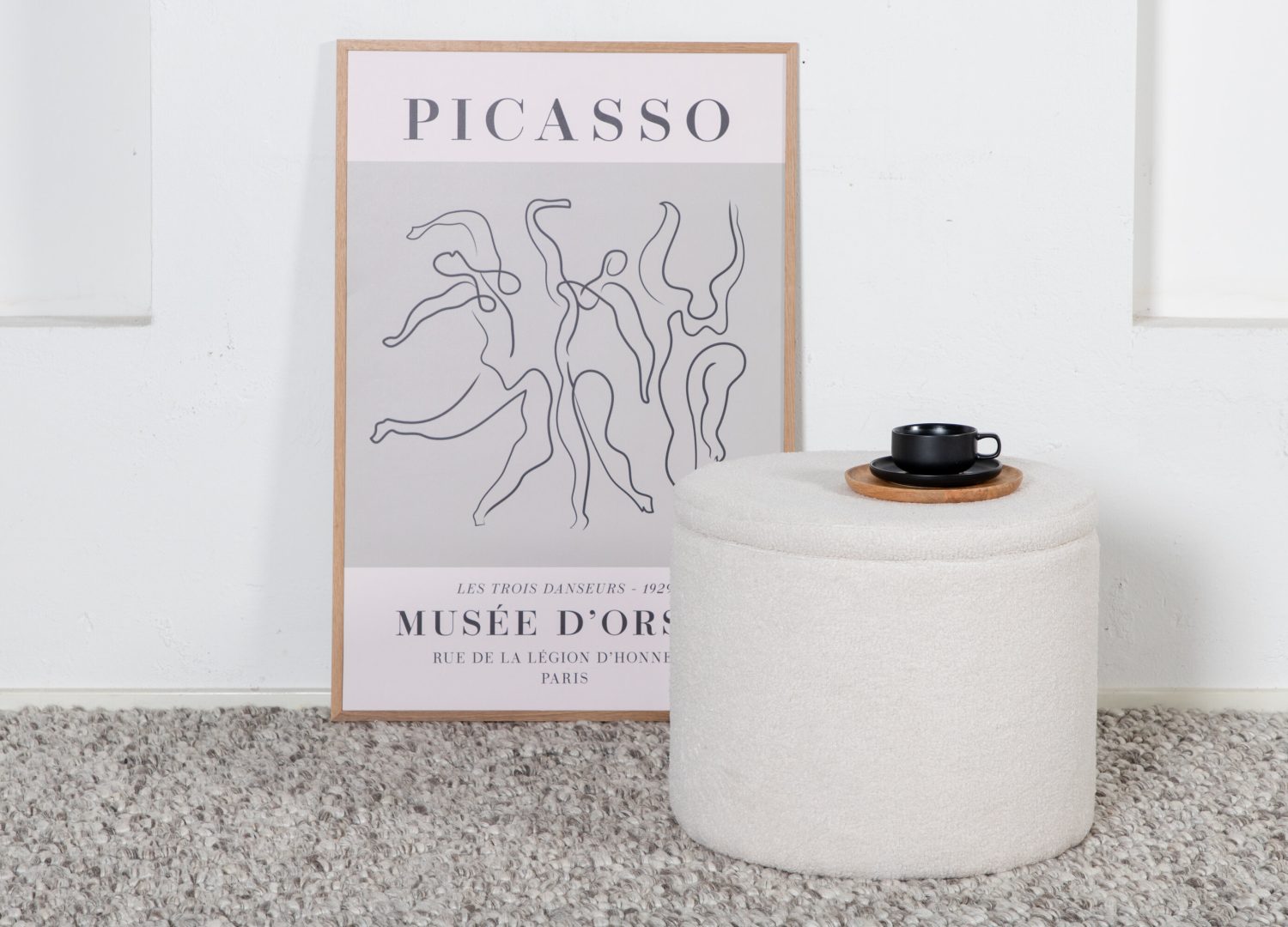 Pouf Dunken tissu bouclette en polyester blanc Ø 51 cm mis en scène dans un intérieur