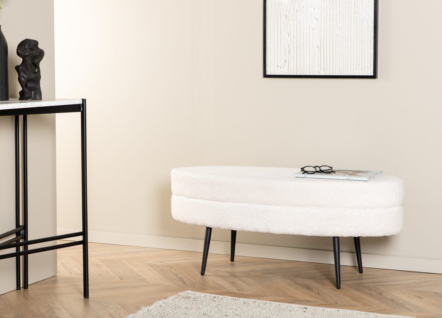 Pouf Otto tissu bouclette en polyester blanc 100 cm mis en scène dans un intérieur
