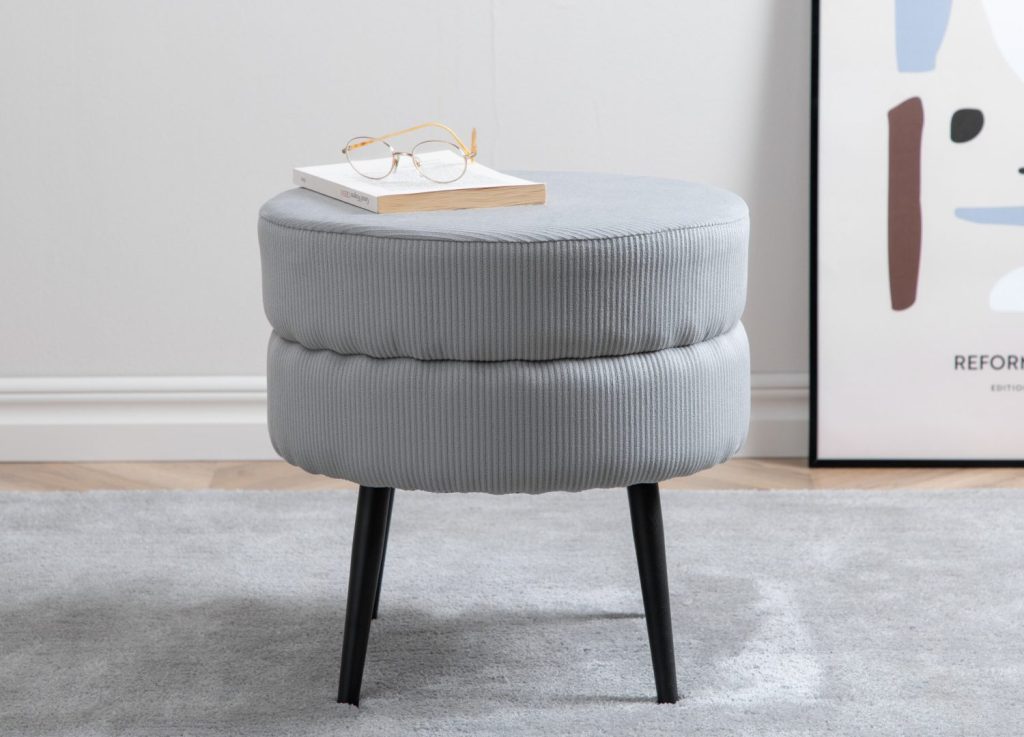 Pouf Pot velours côtelé en polyester gris Ø 40 cm mis en scène dans un intérieur