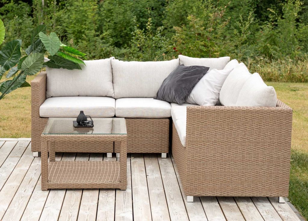Salon d'angle de jardin 4 places rotin synthétique et coussins blanc VAMOS