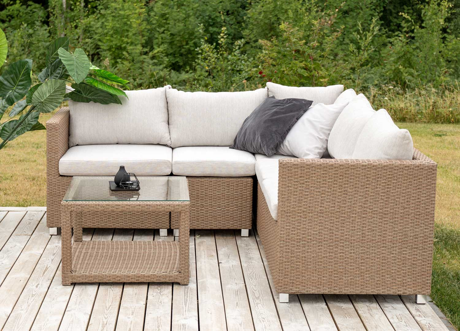 Salon d'angle de jardin 4 places rotin synthétique et coussins blanc VAMOS