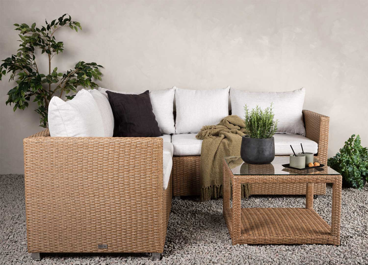 Salon d'angle de jardin 4 places rotin synthétique et coussins blanc VAMOS