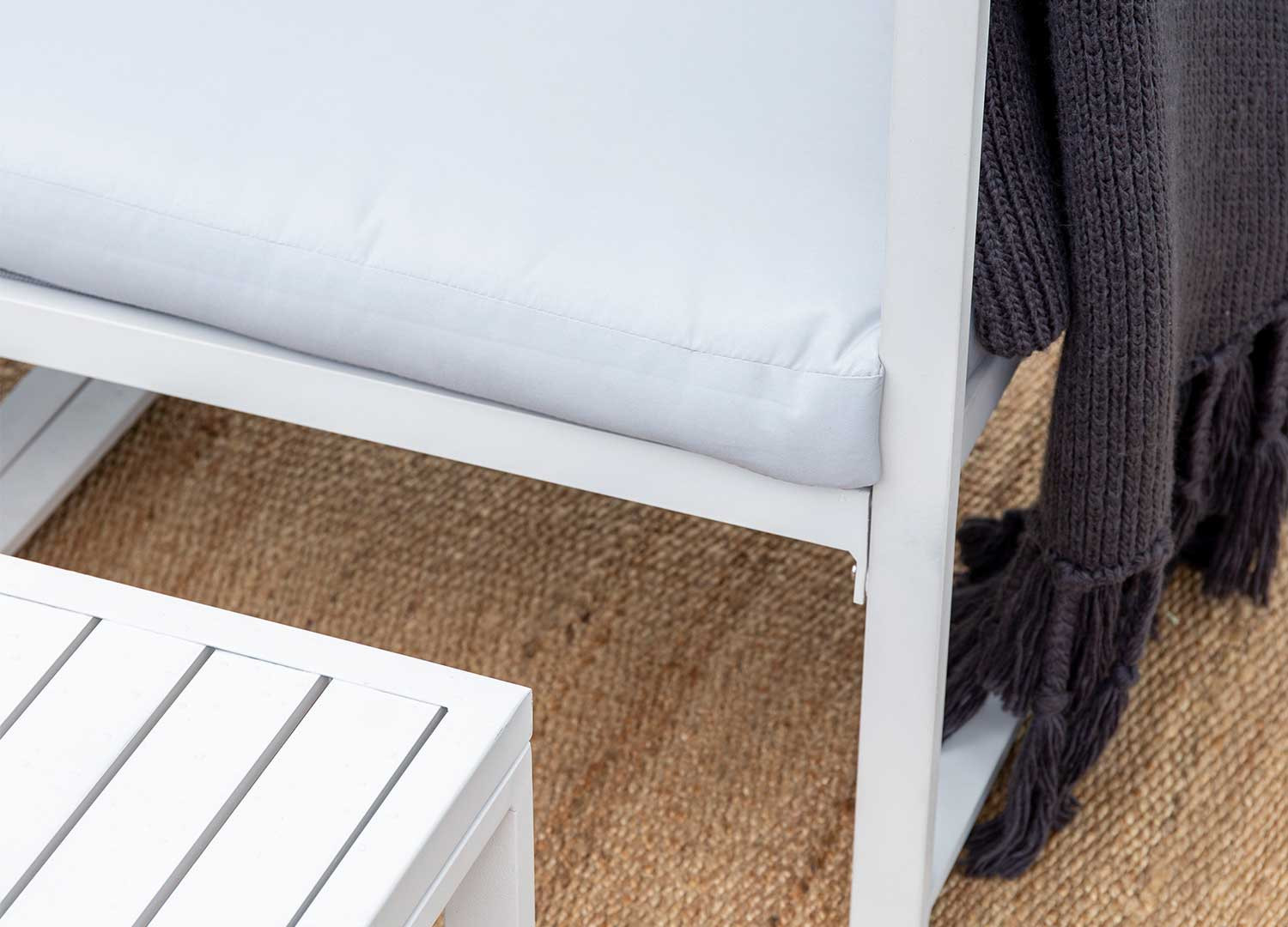 Salon d'angle de jardin aluminium blanc avec coussins