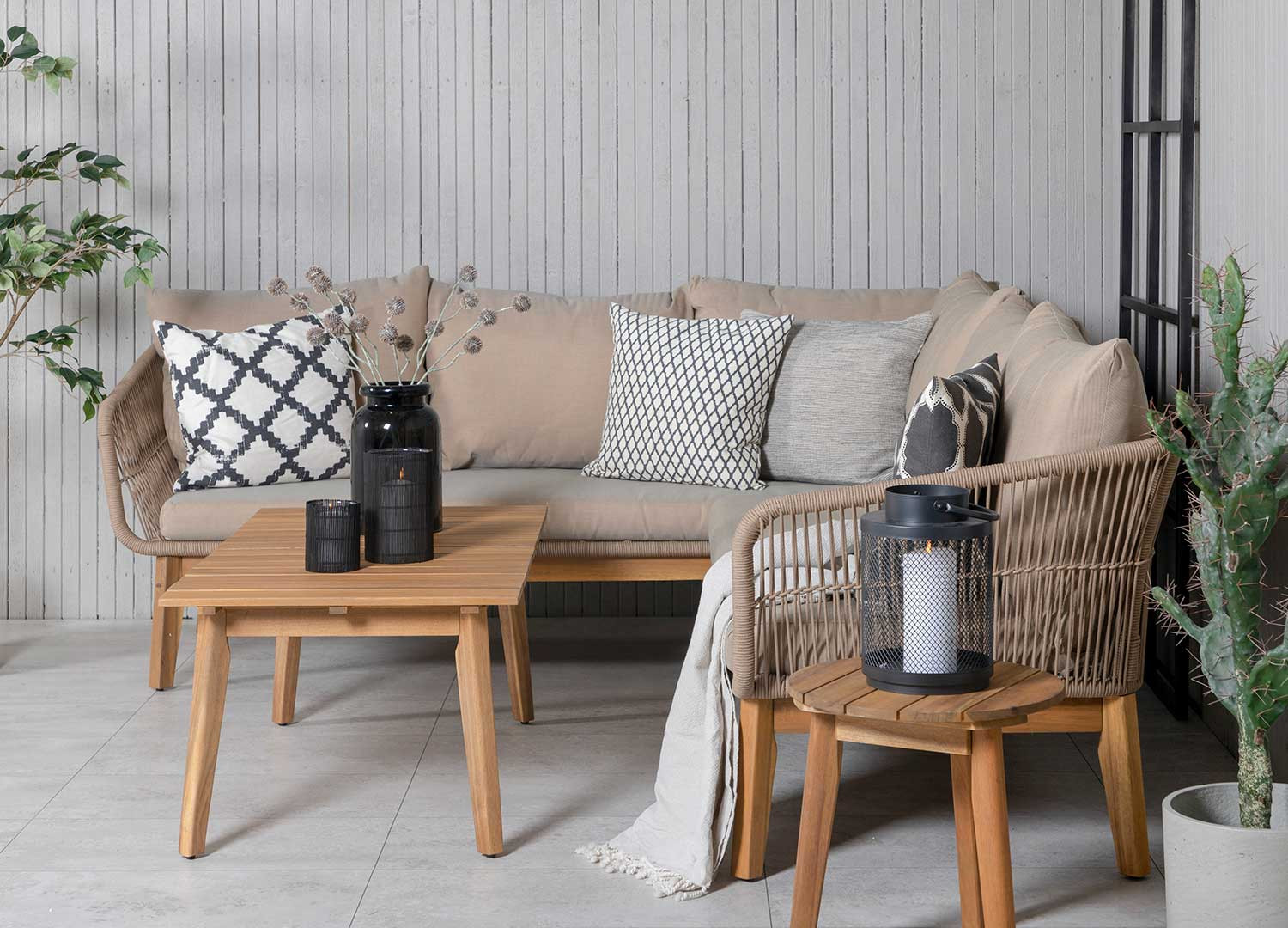Salon de jardin d'angle beige et bois d'acacia