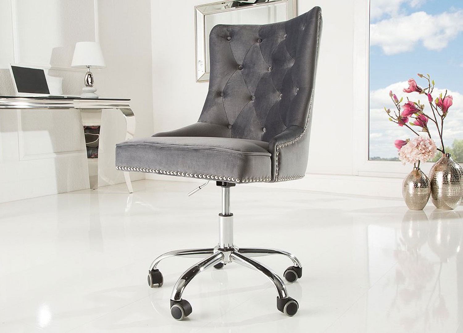 Siège de bureau en velours gris sur roulettes