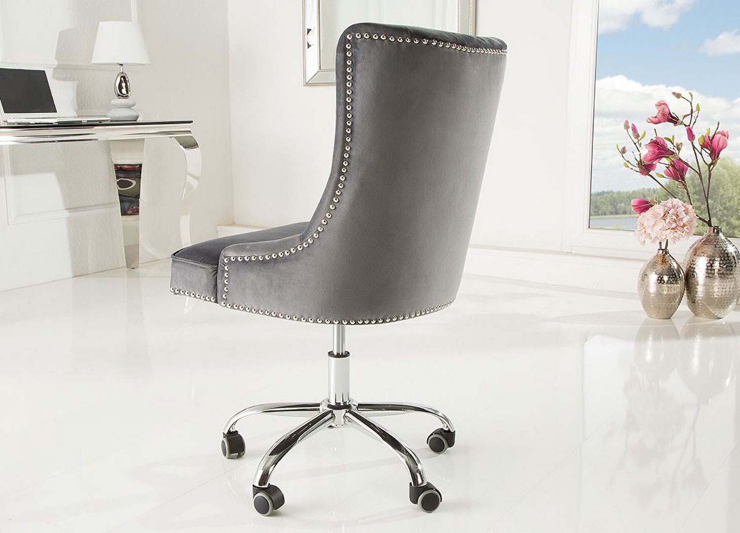Siège de bureau en velours gris sur roulettes