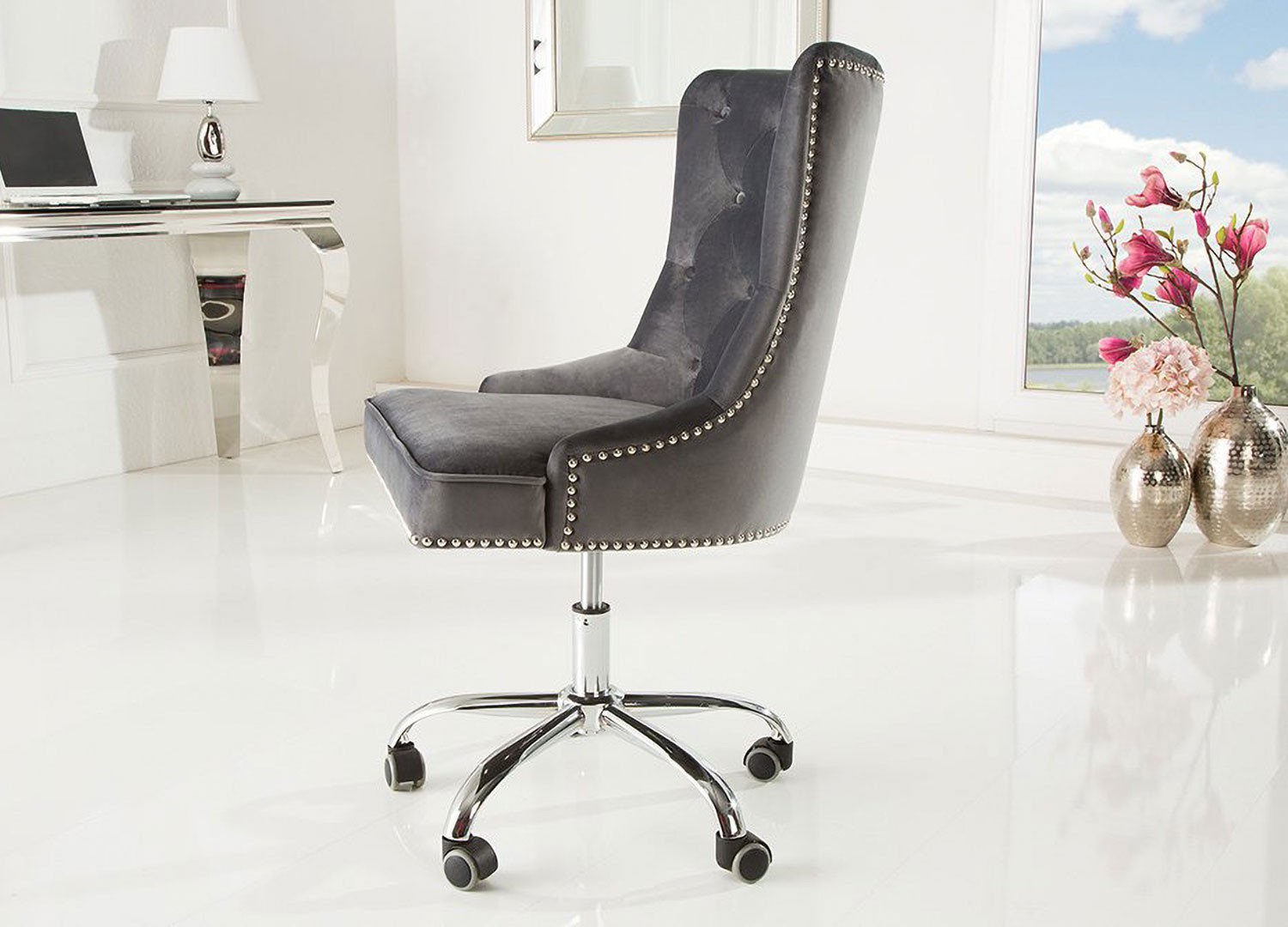 Siège de bureau en velours gris sur roulettes