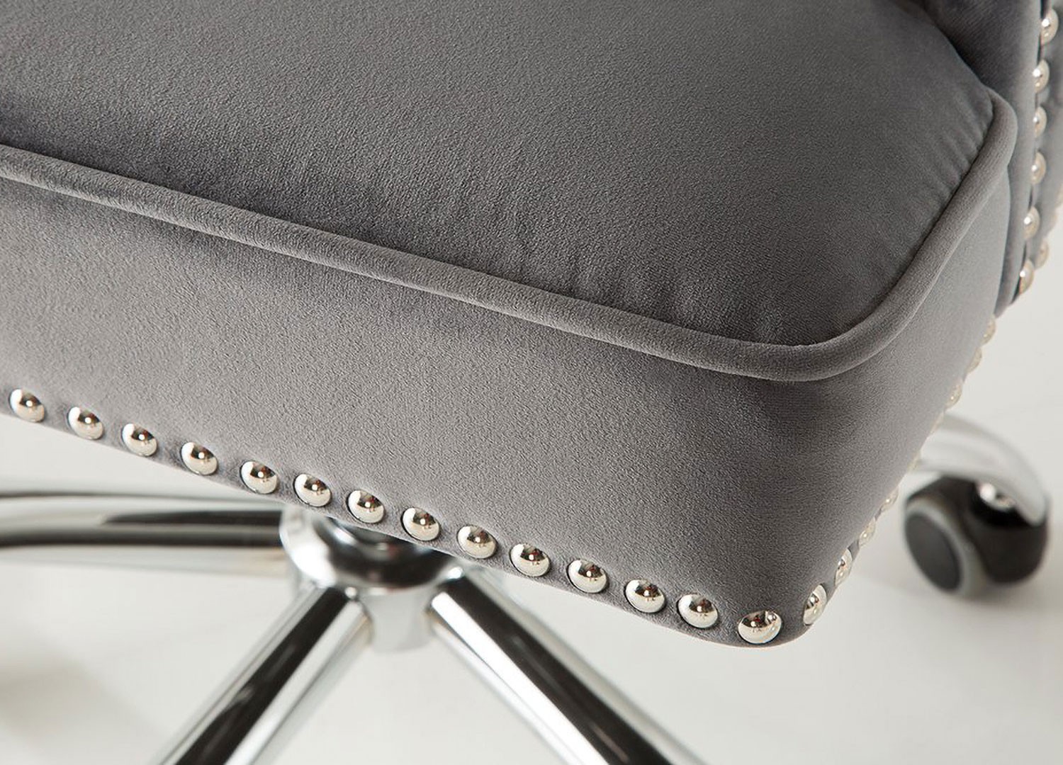Siège de bureau en velours gris sur roulettes