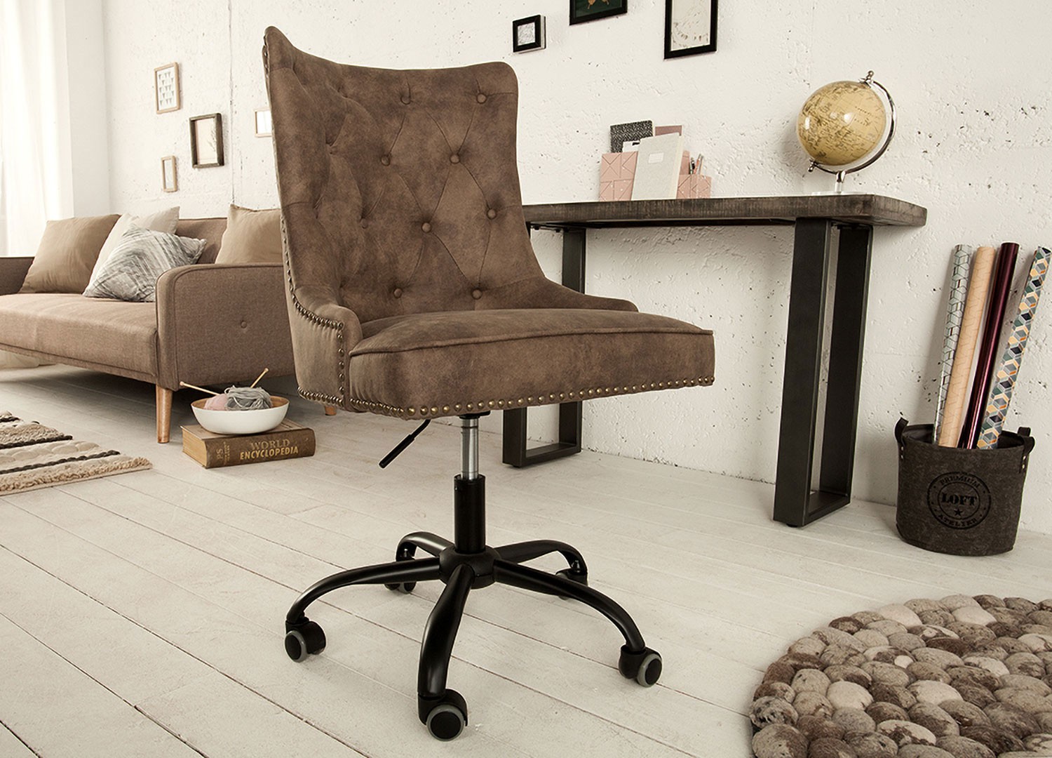 Siège de bureau marron vintage sur roulettes