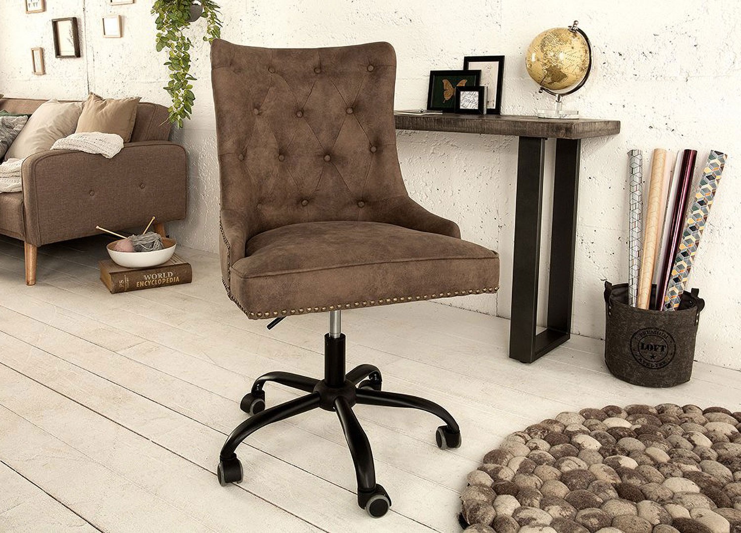 Siège de bureau marron vintage sur roulettes