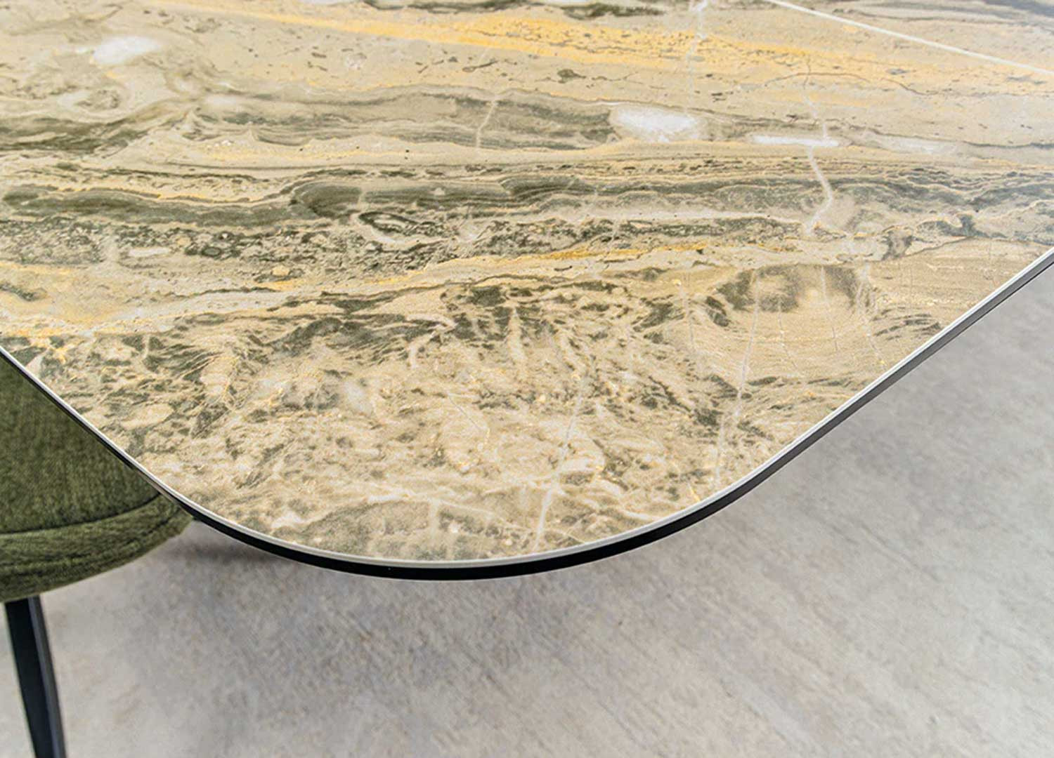 Table à manger à rallonges 180-260 céramique beige taupe et noyer Myra