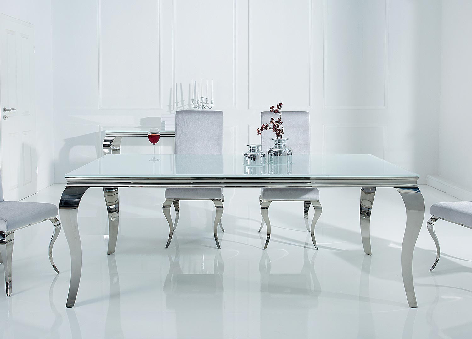 Table à manger baroque verre opale blanc et pied en acier poli 1m80