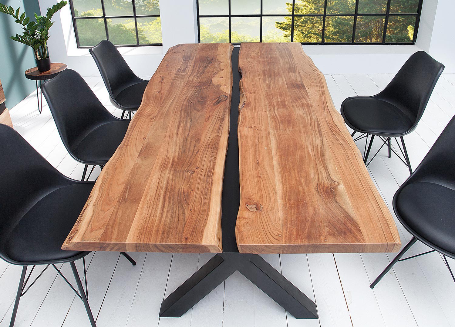 Table à manger bois massif et décor noir métal