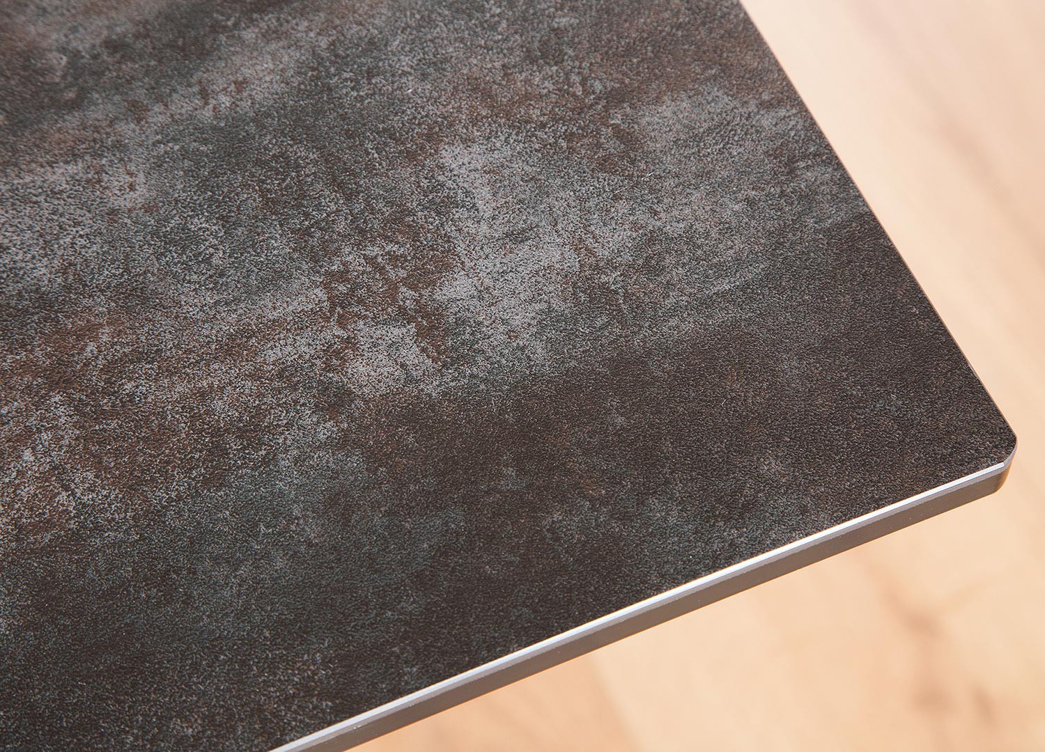 Table à manger en céramique lave 180-260 cm et pieds métal noir