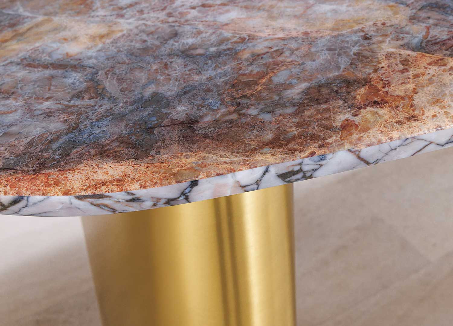 Table à manger en marbre 2m et pieds dorés Adelis