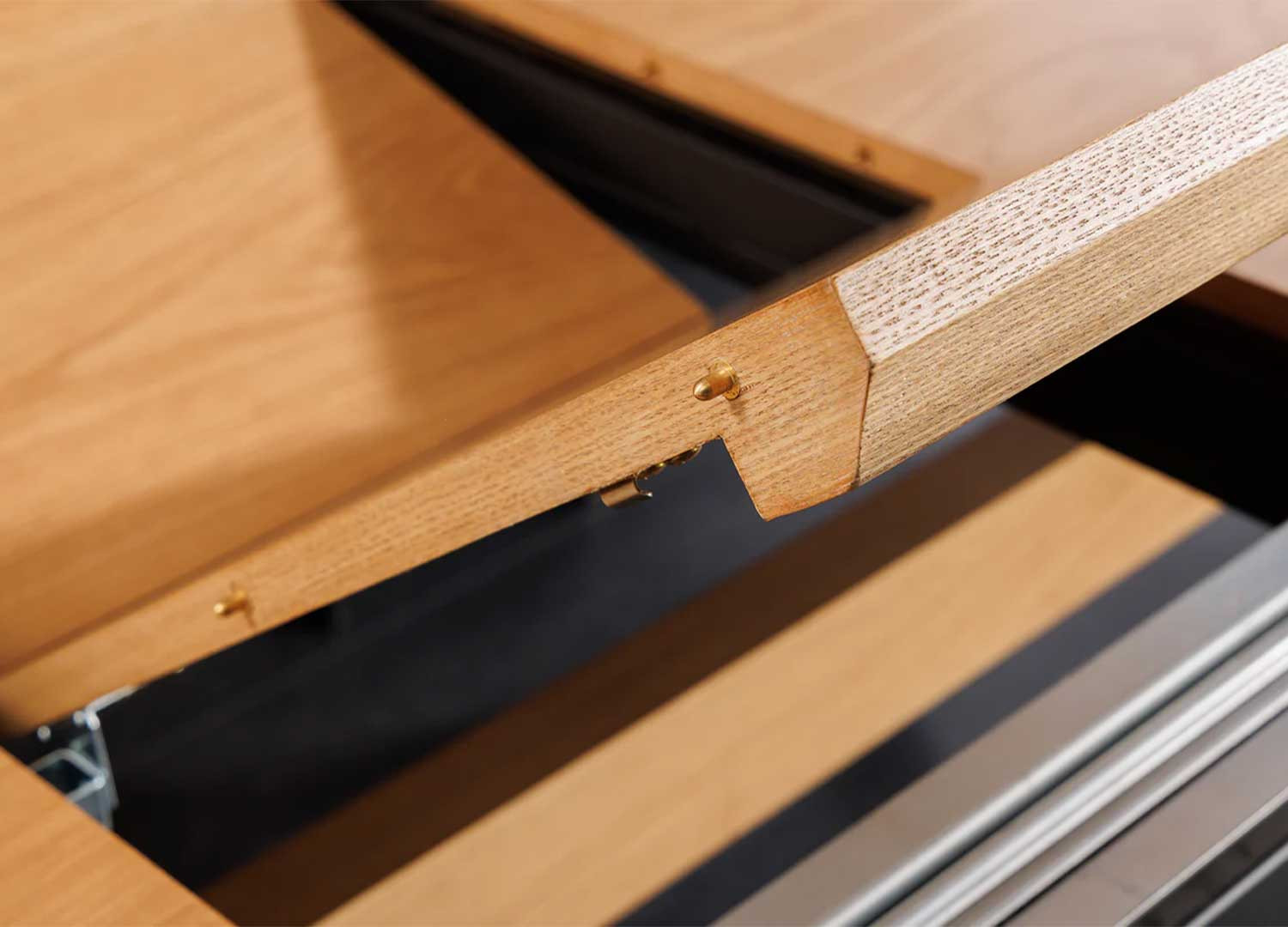 Table à manger extensible 180-300 cm aspect chêne et métal Armando