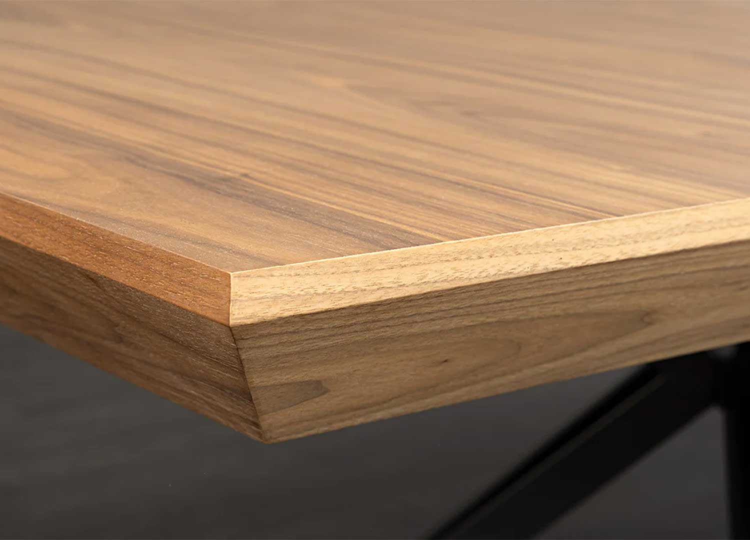 Table à manger extensible 200-320 cm aspect noyer et métal Armando