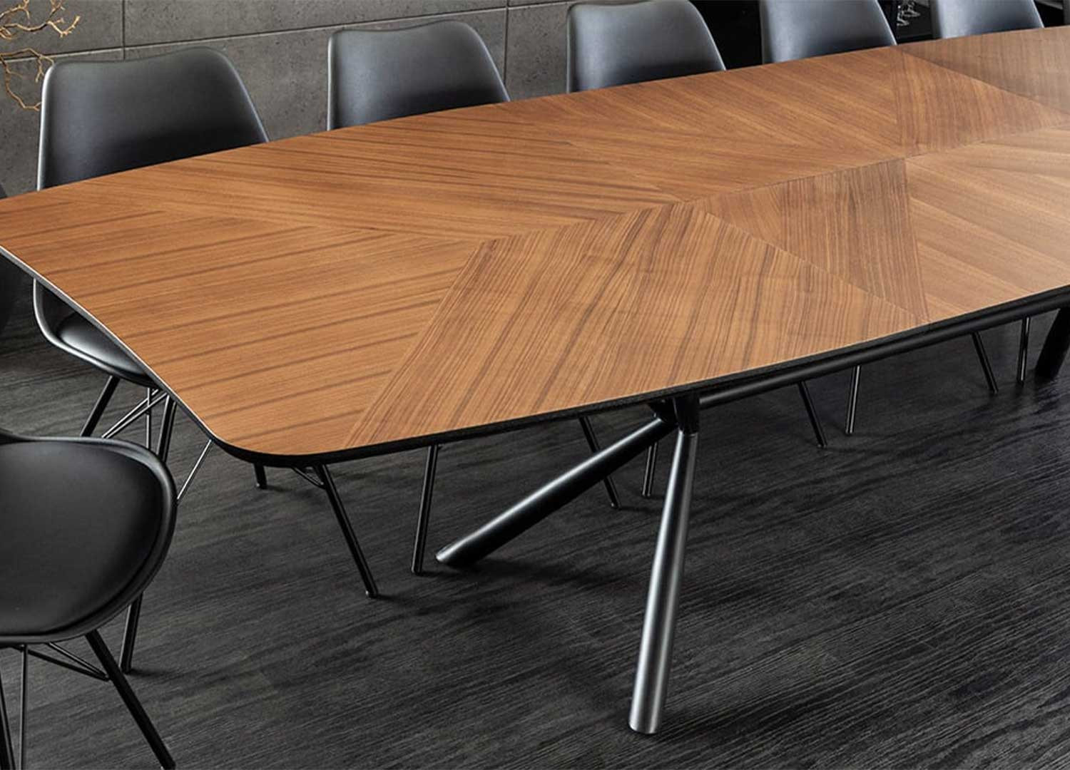 Table à manger extensible aspect noyer Oriana