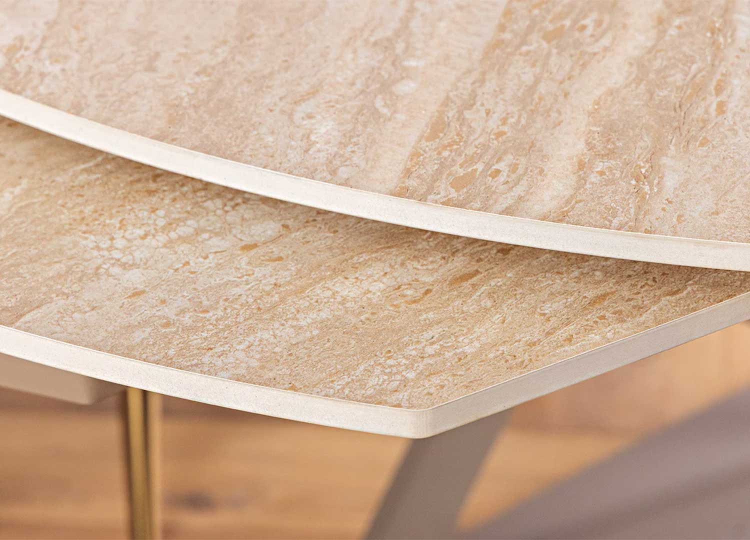 Table à manger extensible aspect travertin 130-190 cm Avarea