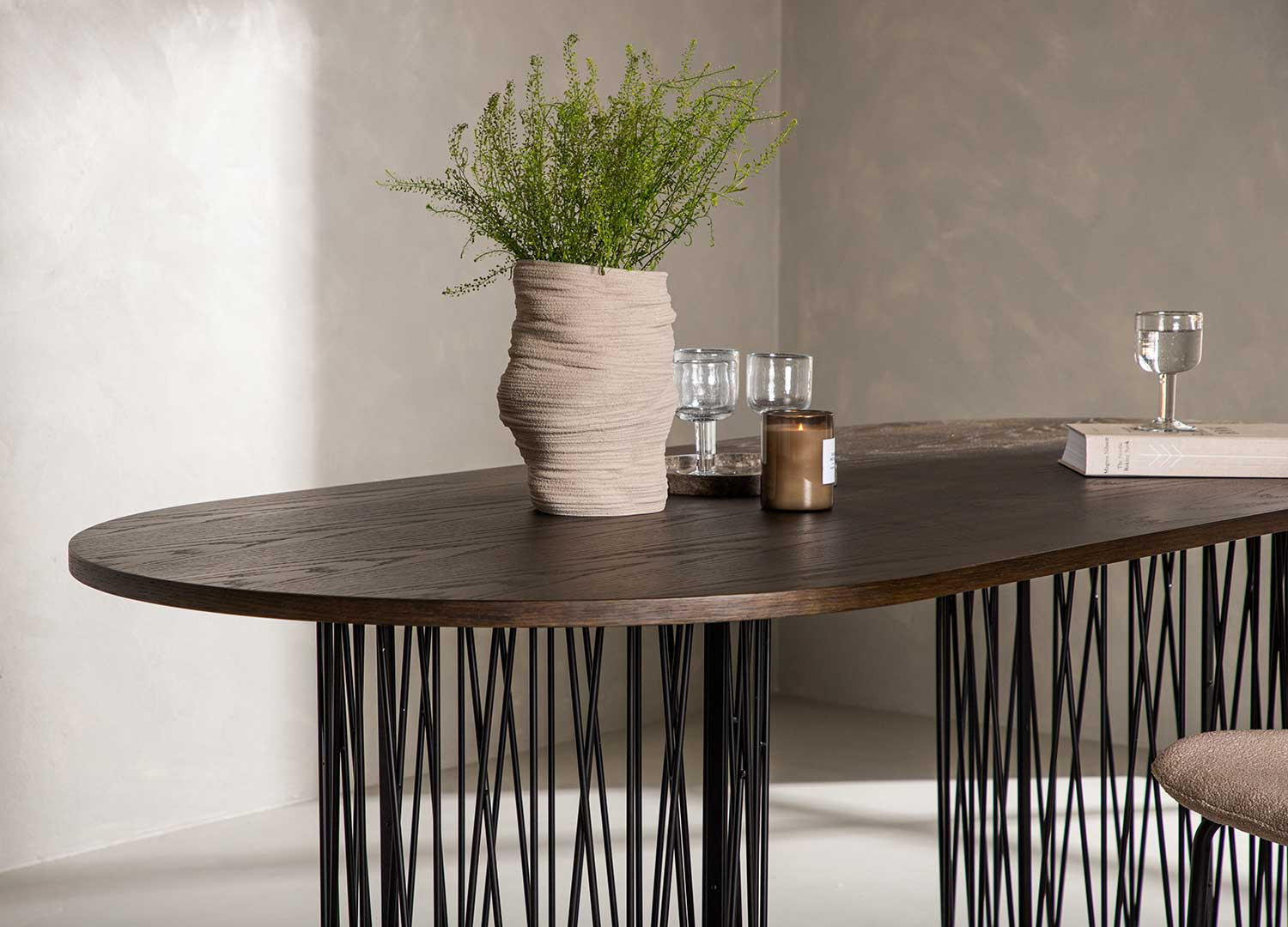 Table à manger ovale 220 cm bois foncé et métal noir