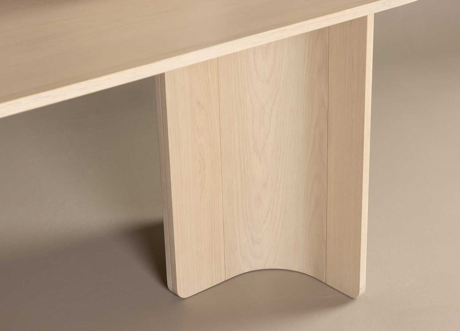 Table à manger ovale MDF 220 cm bois clair TYRESO