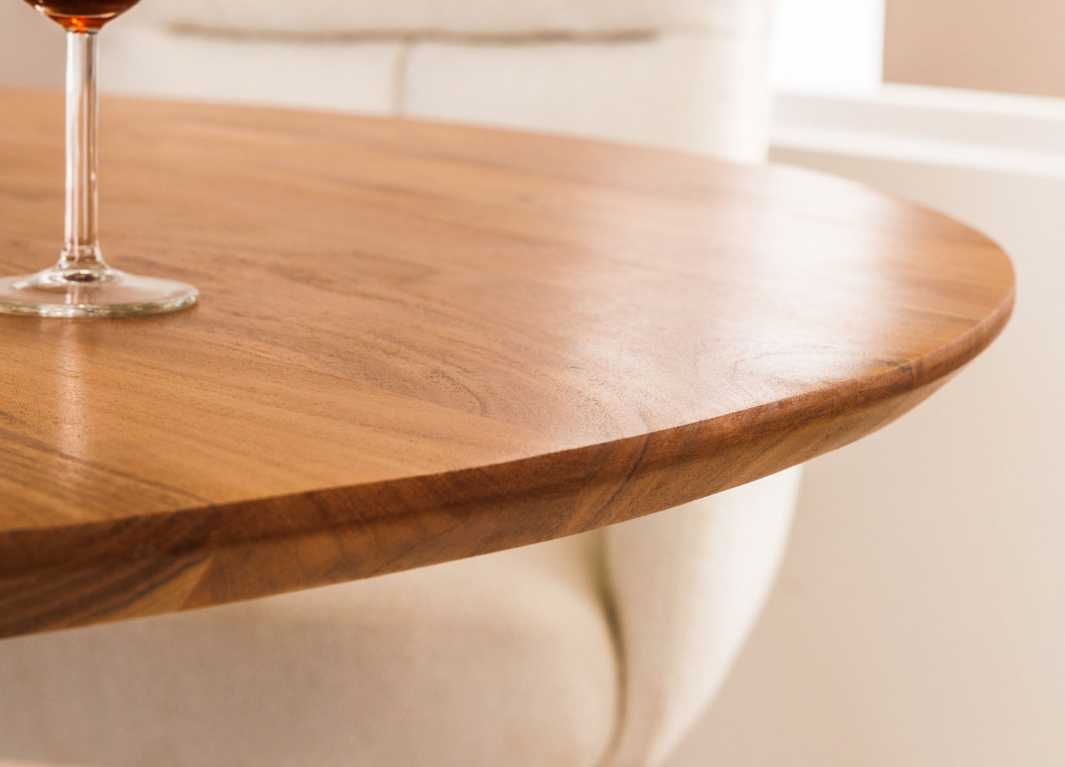 Table à manger ronde 130 cm en bois d'acacia