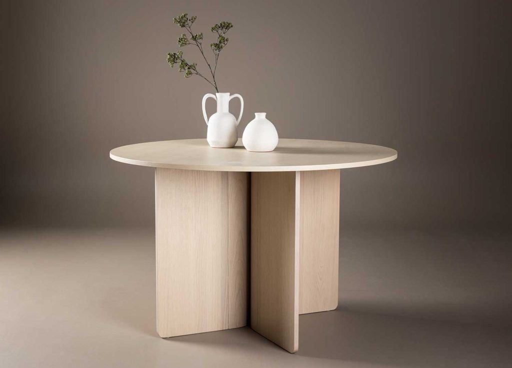 Table à manger ronde en MDF imitation chêne blanchi TYRESO