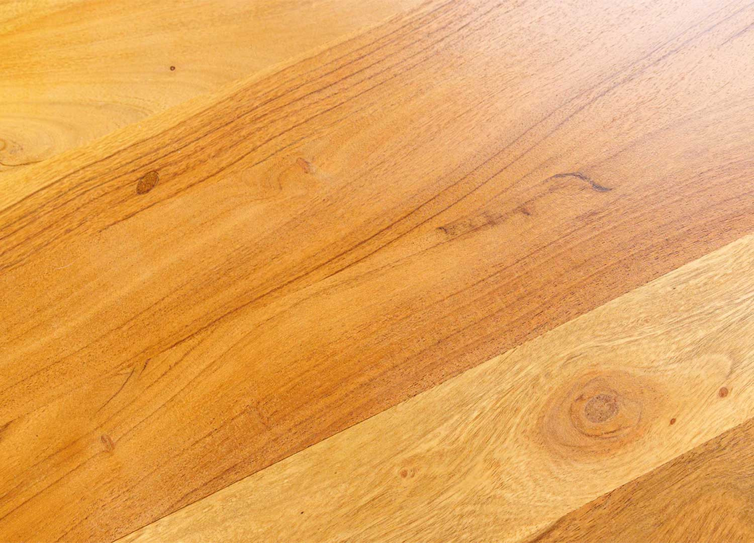 Table basse 90 cm en acacia finition miel Nivor