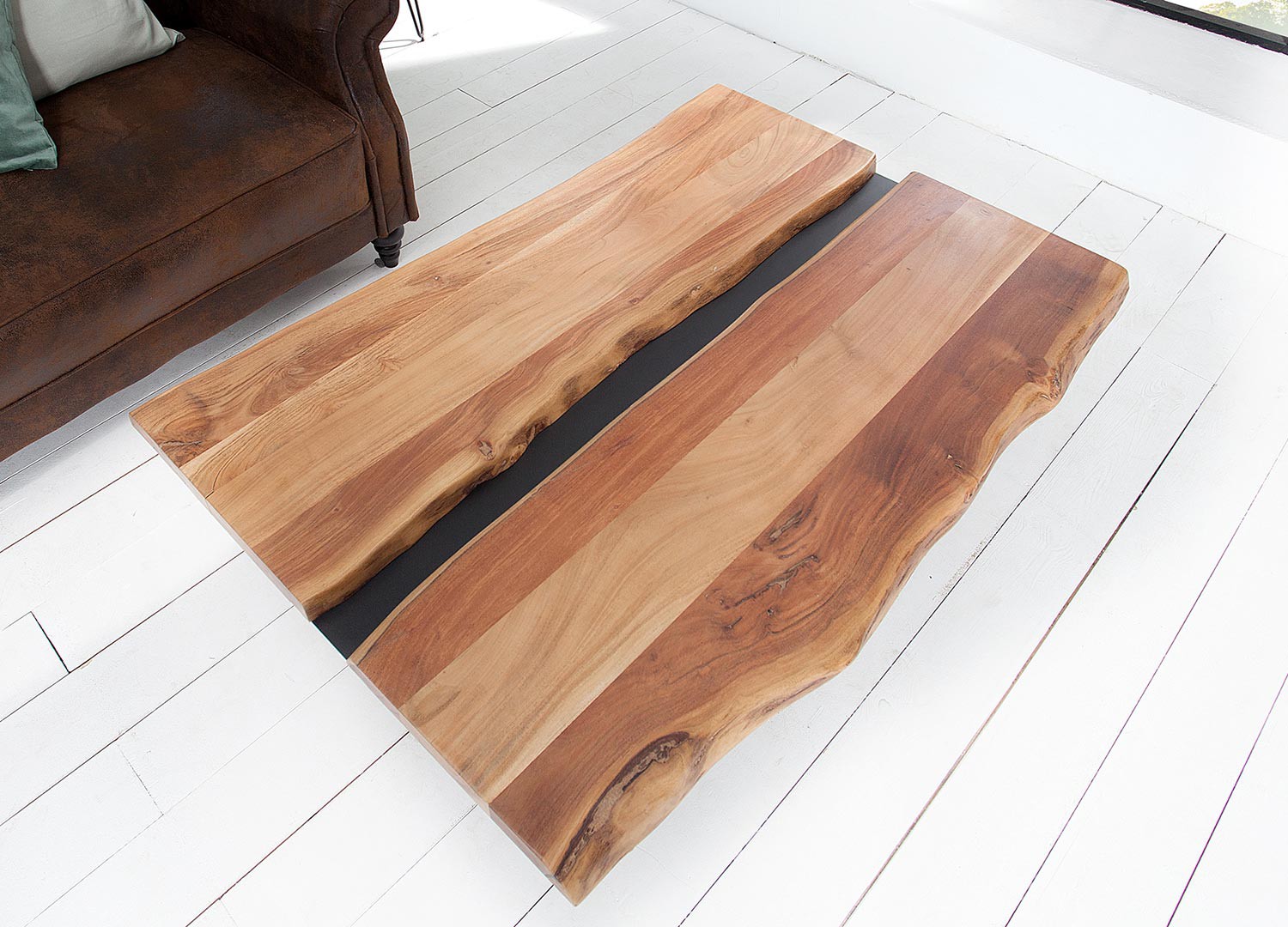 Table basse acacia massif et décor noir métal