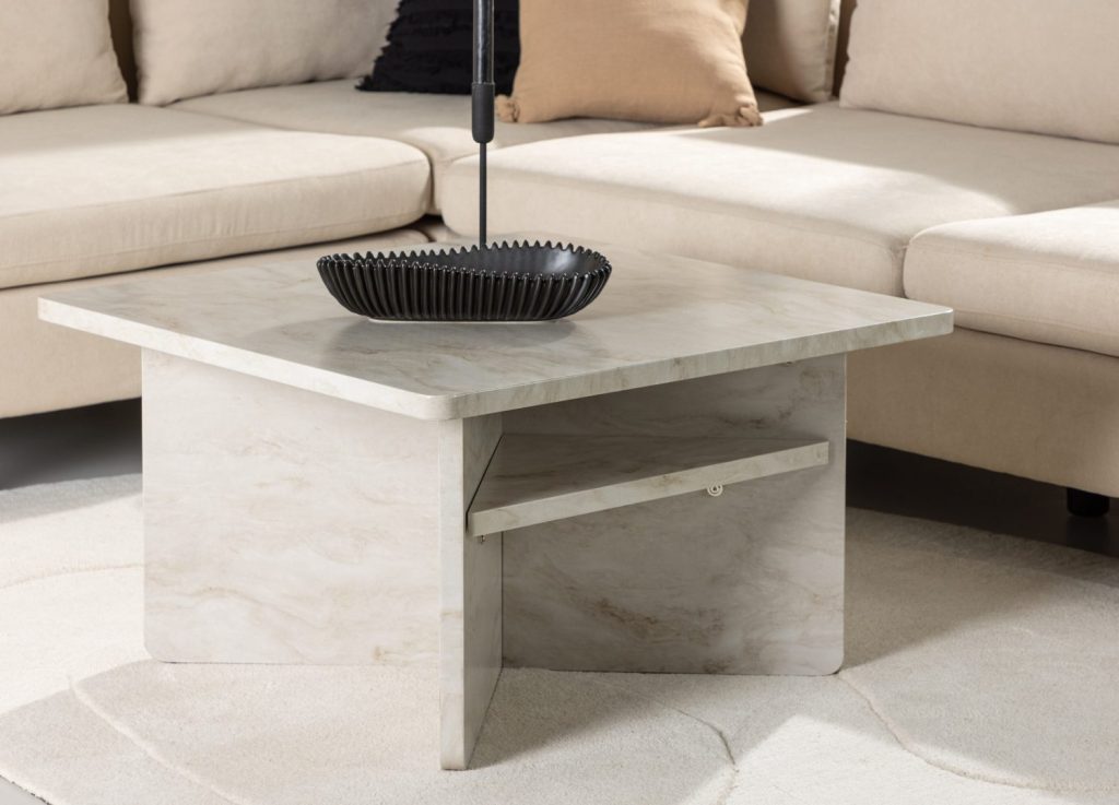 Table basse Ålesund beige dans un salon contemporain