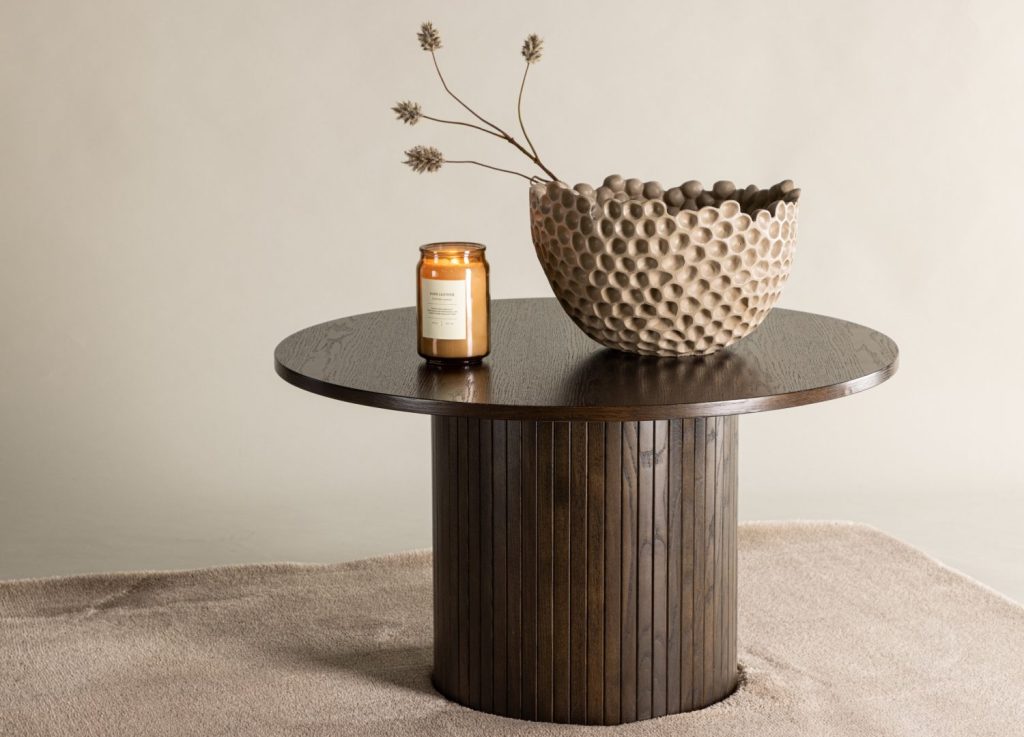 Table basse Bianca moka dans un salon contemporain