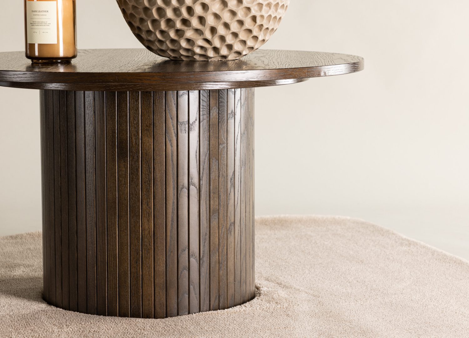 Table basse Bianca moka dans un salon contemporain