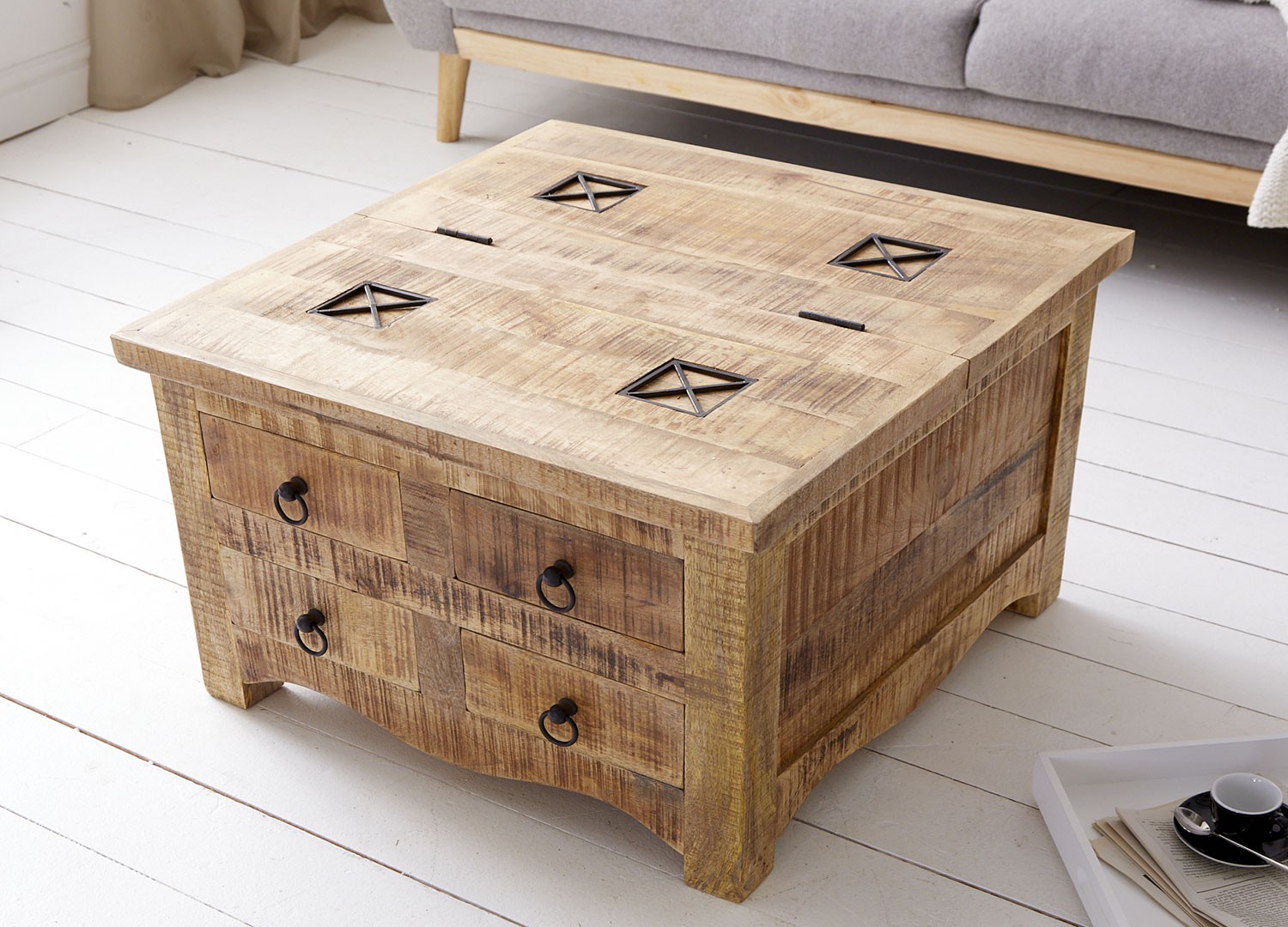 Table basse carrée bois massif avec coffre de rangement
