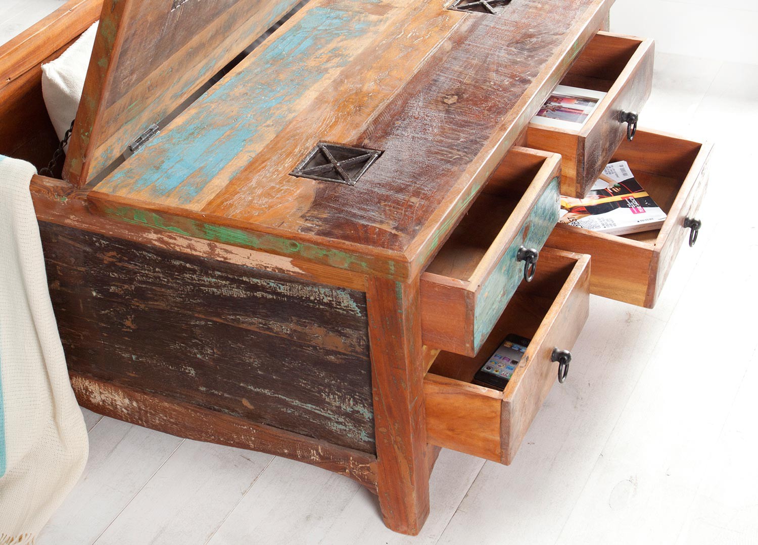 Table basse carrée bois massif recyclé coloré plateau relevable et 4 tiroirs